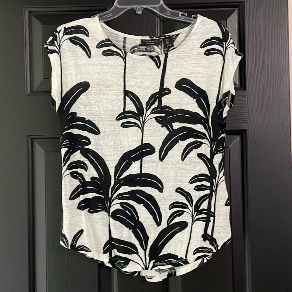 EUC Tahari linen cap sleeve top